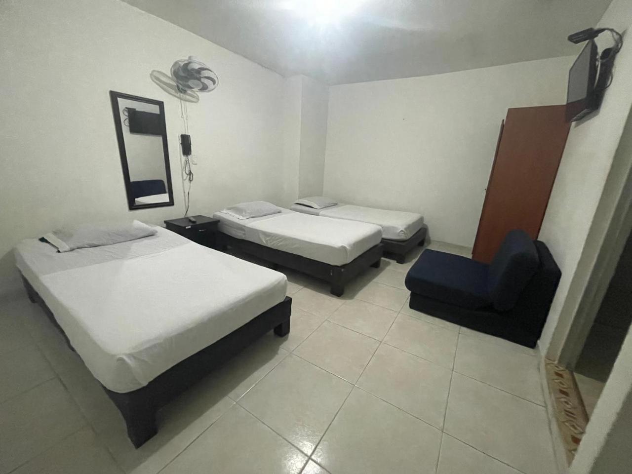Hotel Villa Real Medellin Bagian luar foto