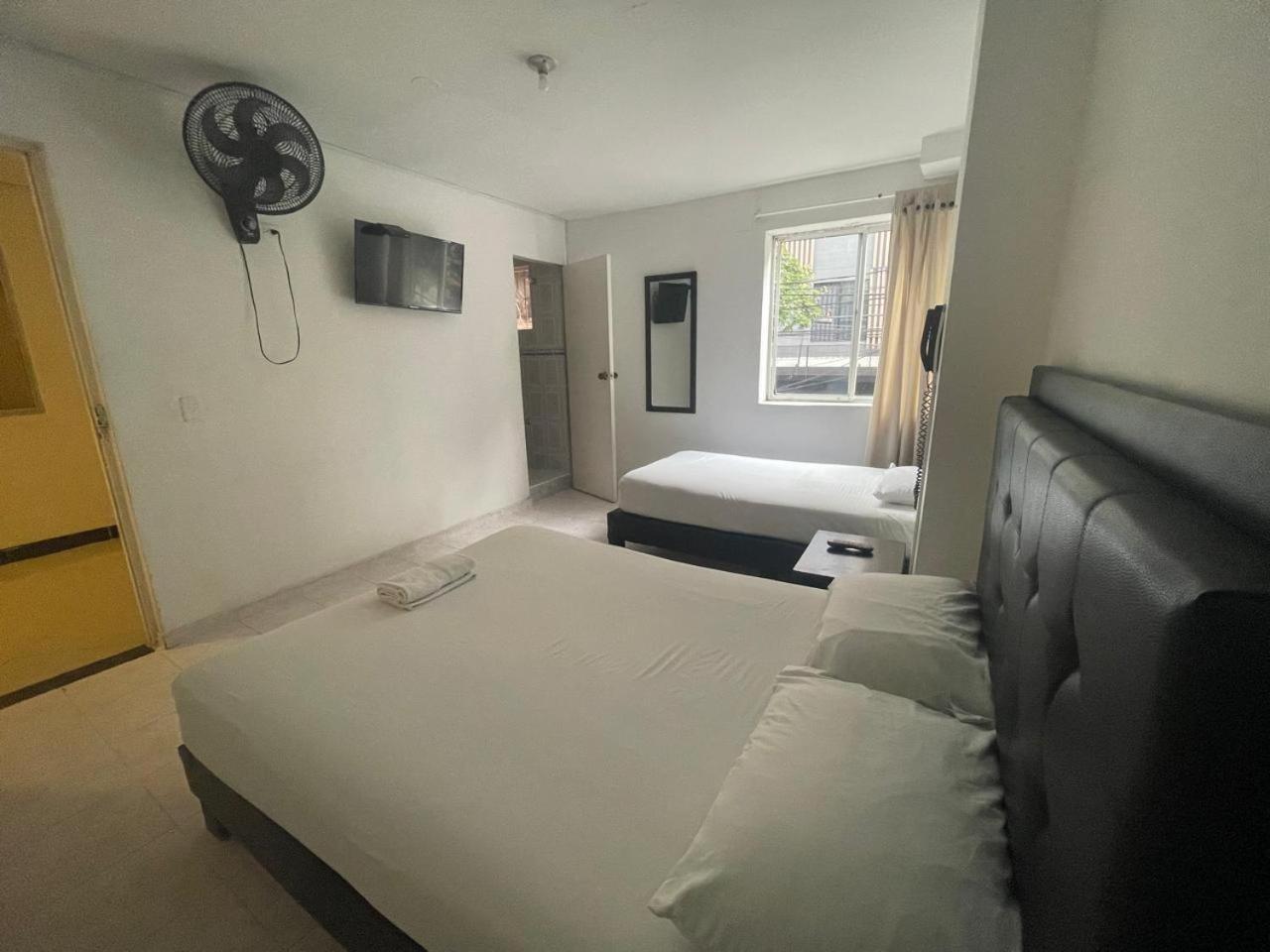 Hotel Villa Real Medellin Bagian luar foto