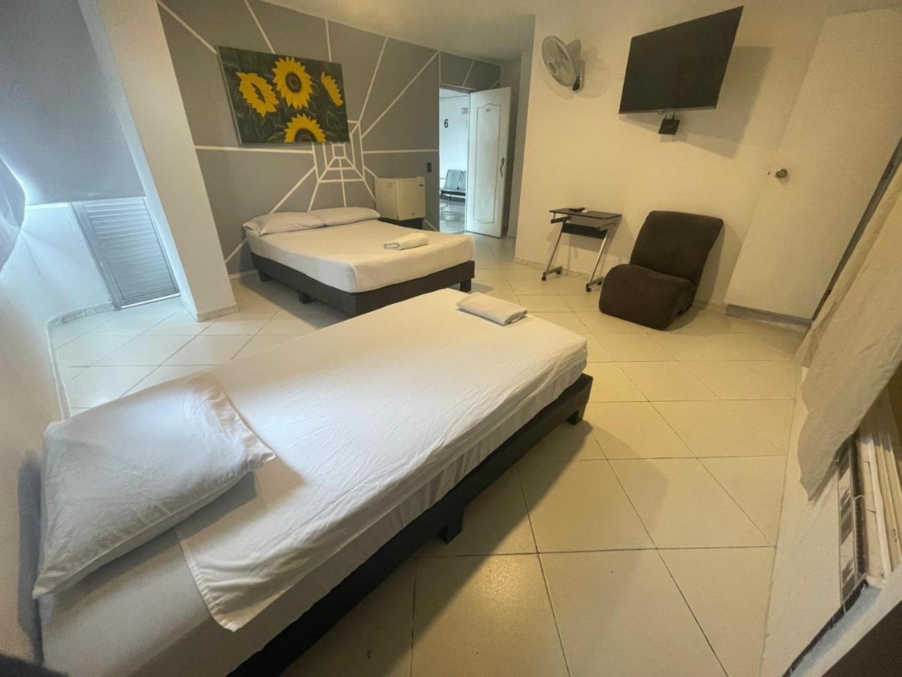 Hotel Villa Real Medellin Bagian luar foto