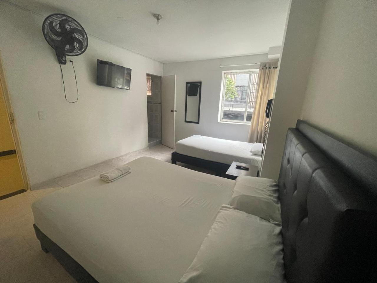 Hotel Villa Real Medellin Bagian luar foto
