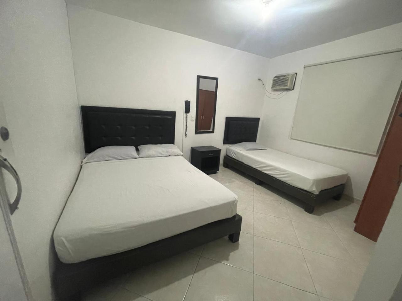 Hotel Villa Real Medellin Bagian luar foto