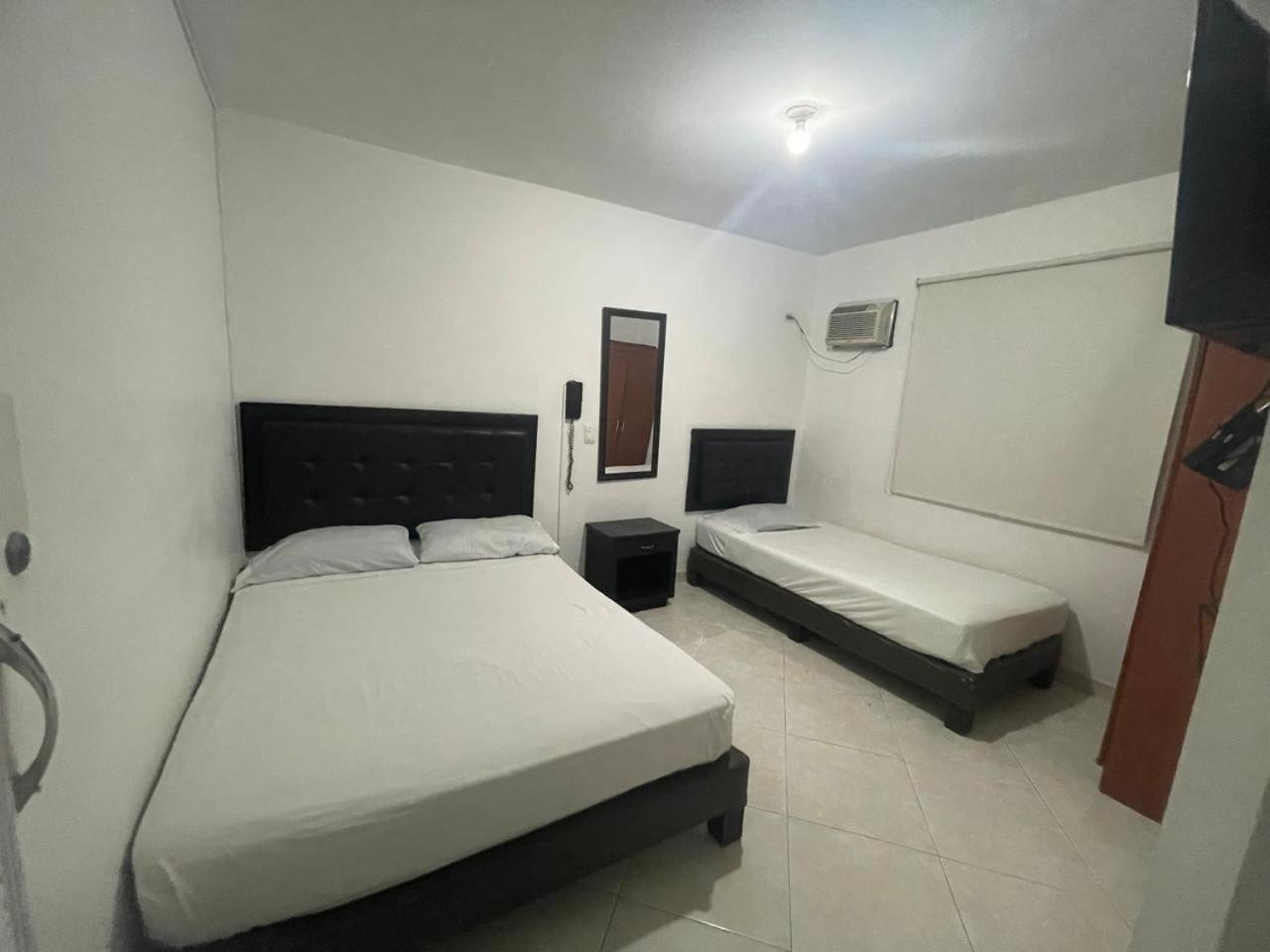 Hotel Villa Real Medellin Bagian luar foto
