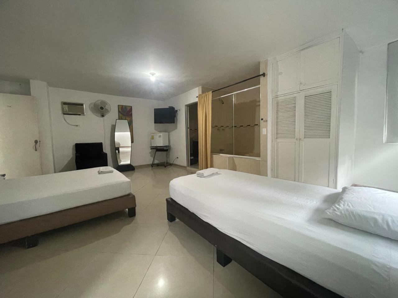 Hotel Villa Real Medellin Bagian luar foto