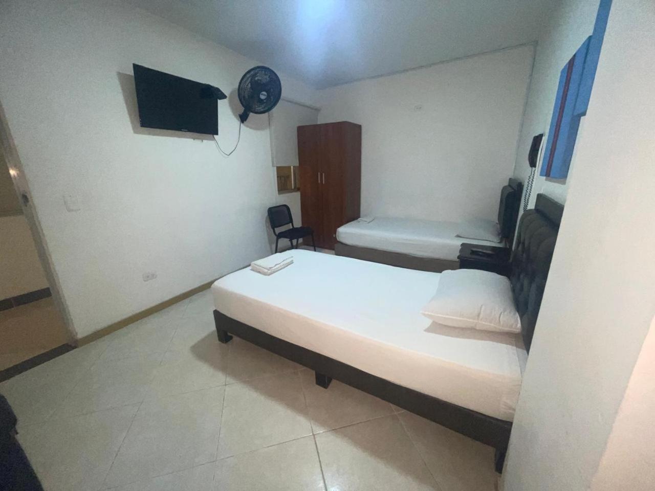 Hotel Villa Real Medellin Bagian luar foto