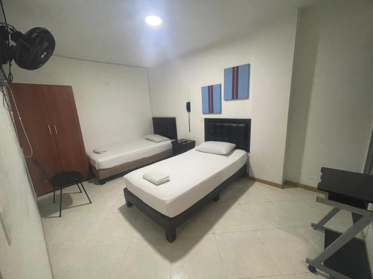 Hotel Villa Real Medellin Bagian luar foto
