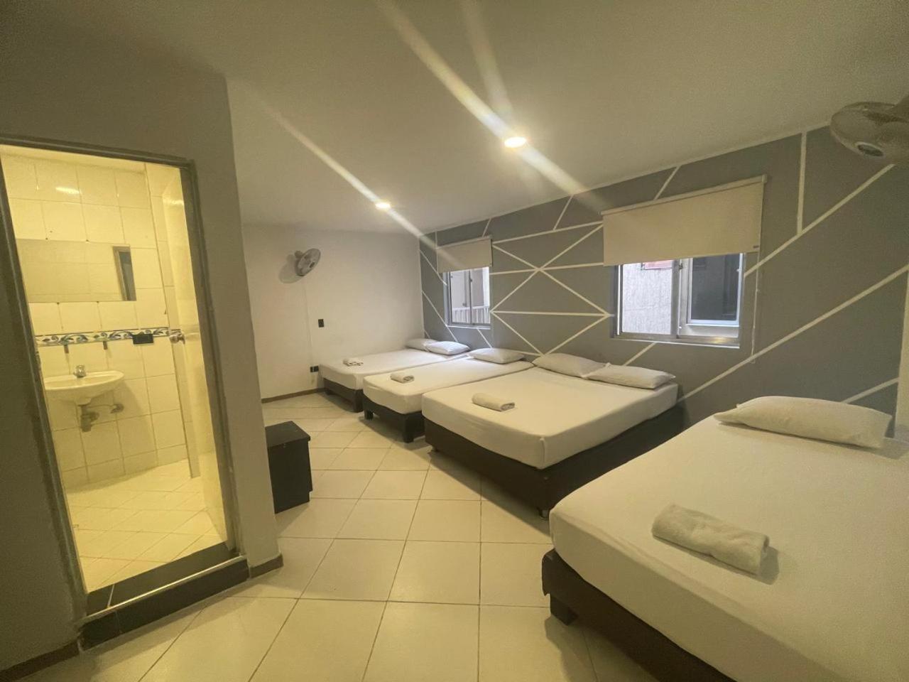 Hotel Villa Real Medellin Bagian luar foto